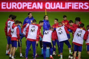 לופטגי והשחקנים באימון. יש להם נקודות תורפה