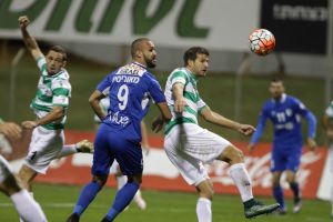 מאוריסיו בשבת החולפת במדי קש מול כפס