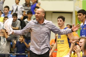 מאיר טפירו. מוטרד מהמצב