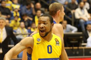 מזל שהוא הופיע