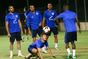 סגורים במלון