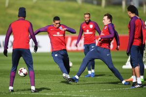 סמולינג וג'ונס באימון