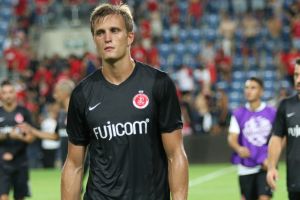 עלילה צפויה. שוינפלד