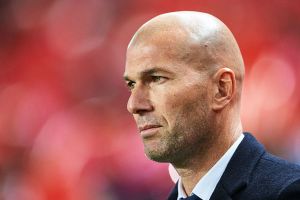 עם הפנים קדימה. זידאן