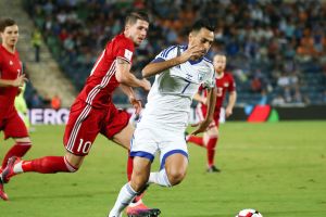 ערן זהבי. יש לו  דרישות