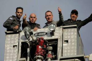 רנה מולנסטיין. הגיע להודות לכבאים