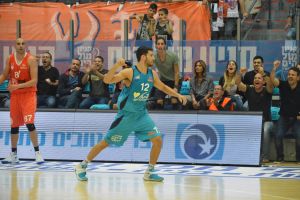 רפי מנקו. משחק לפנתיאון