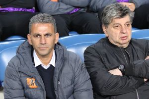 שום ויחזקאל. המנג'ר יעלה ליציע