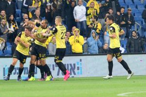 שחקני ביתר ירושלים חוגגים. הפועל תיזהרי