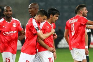 שחקני הפועל בש