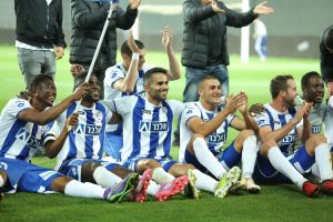 שחקני הפועל אשקלון חוגגים