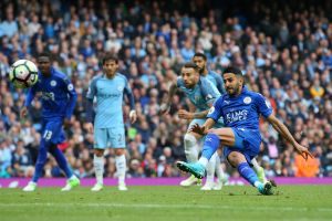 ריאד מאחרז מחליק בזמן פנדל