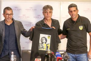 אלי אוחנה מוצג בבית"ר ירושלים