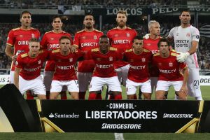 חואן אוטרו (במרכז)