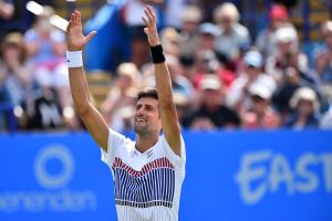 נובאק ג'וקוביץ' חוגג באיסטבורן