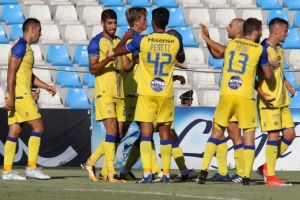 שחקני מכבי תל אביב חוגגים