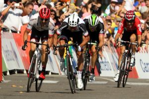 מייקל מת'יוס מנצח את המיאוץ בקטע ה-16