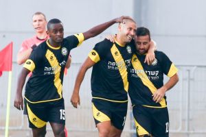 חגי גולדנברג חוגג עם סבע