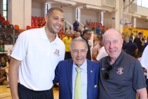 אנתוני פארקר עם שמעון מזרחי