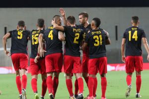 שחקני אשדוד חוגגים יתרון