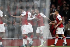 שחקני ארסנל חוגגים