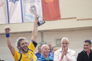 יואב נאמן והגביע