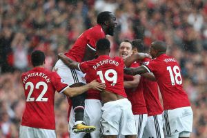 רומלו לוקאקו והשדים האדומים חוגגים