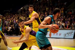 עמית שמחון מול תמיר בלאט