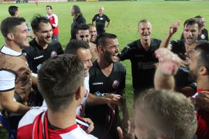 שחקני הפועל חיפה חוגגים