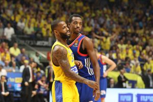 אריק מקולום מול פייר ג'קסון