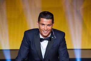 כריסטיאנו רונאלדו עם פרס כדור הזהב