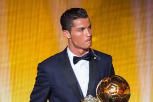 כריסטיאנו רונאלדו עם פרס כדור הזהב
