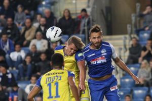 ארון שוינפלד מול תומאש סיבוק