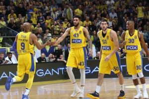 אלכס טיוס עם נוריס קול, ג'ונה בולדן ויובל זוסמן