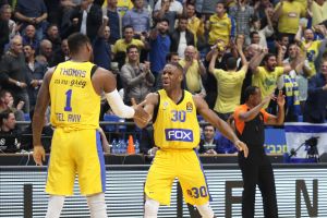 נוריס קול עם דשון תומאס