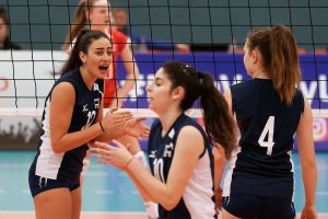 נבחרת הנערות חוגגת