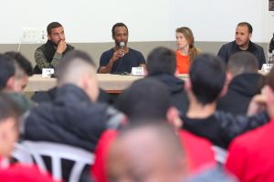 חלאיילה, טגה וחברי התוכנית