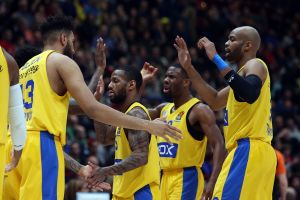 אלכס טיוס והצהובים חוגגים