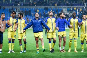 שחקני מכבי תל אביב חוגגים