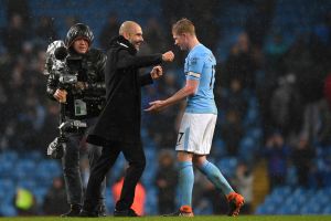 פפ גווארדיולה עם קווין דה בריינה