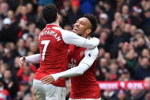 אובמיאנג חוגג עם מחיטריאן