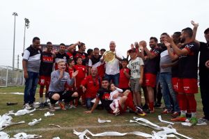 שחקני הפועל אשדוד חוגגים