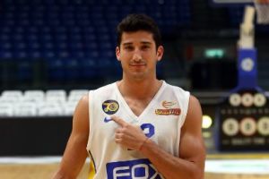 ג'ון דיברתולומיאו מכבי תל אביב מדים לבנים