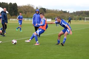 גדי ברומר עם שחקני נבחרת הנערים