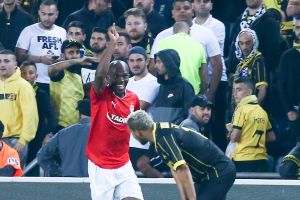 טוני וואקמה עם קלאודמיר פריירה