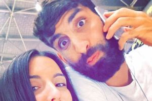 יאניס אנסטיס עם אשתו