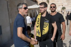 משה חוגג עם אלי אוחנה