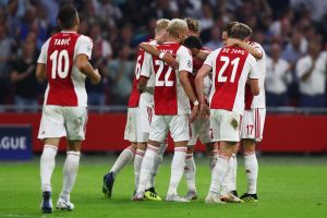 שחקני אייאקס חוגגים