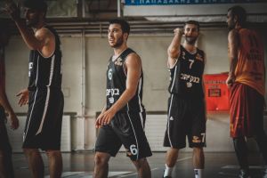 שחקני הפועל ירושלים חוגגים