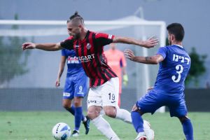 אתנסיס פאפאזוגלו עם עומר דנינו